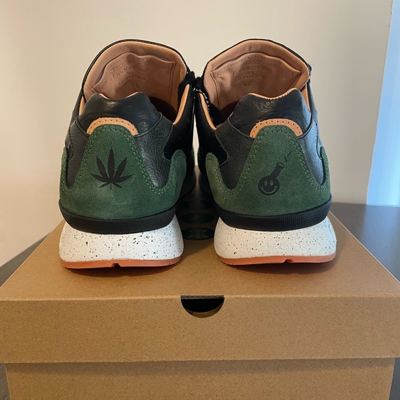 Sneakerbaas x KangaROOS Coil-R2 Made in Germany 'Sin City II' Sneaker - Picture 11 of 12